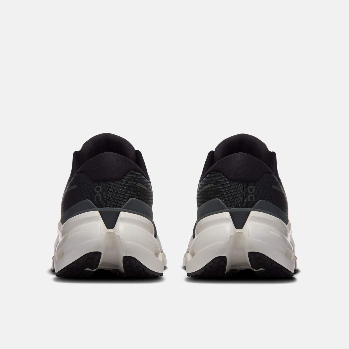 On Cloudrunner 3 Black/Ivory