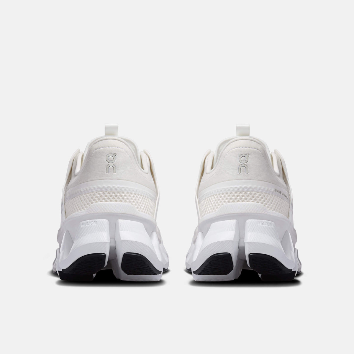 On Cloudswift Amp White/White